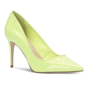 Jessica Simpson
Women's Setria Pointed-Toe Slip On
Pumps new with box size 8.